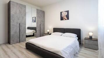 2 bedrooms, iron/ironing board, WiFi, bed sheets