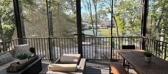 Old Hickory Lake Retreat
Short walk to the water!!