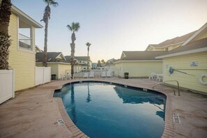 Piscine extérieure, piscine chauffée