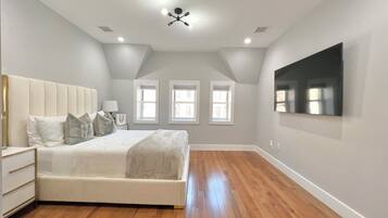 3 quartos, ferros/tábuas de passar roupa, Wi-Fi, roupa de cama