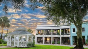 The Roanoke Hotel with a gazebo and a view of Commerce Ave. - The Roanoke Hotel (Sebring)