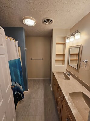 Shower, jetted bath, eco-friendly toiletries, hair dryer