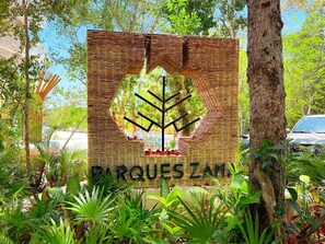 Property grounds - 1 BD Suite w/ Private Balcony, Rooftop Pool, Gym (Tulum)