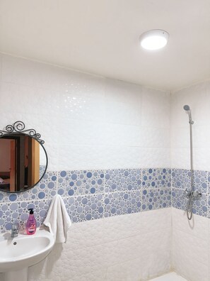 Towels, soap, toilet paper - Charming 2-Bedroom apartment in Marrakesh Near airport RAK (Marrakesh)