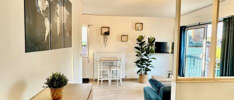 1 bedroom, desk, free WiFi, bed sheets