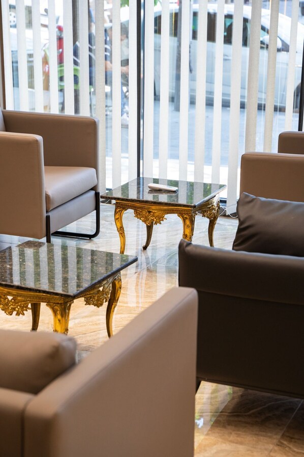 위성 채널 시청이 가능한 32인치 스마트 TV, 바닥 난방/온돌