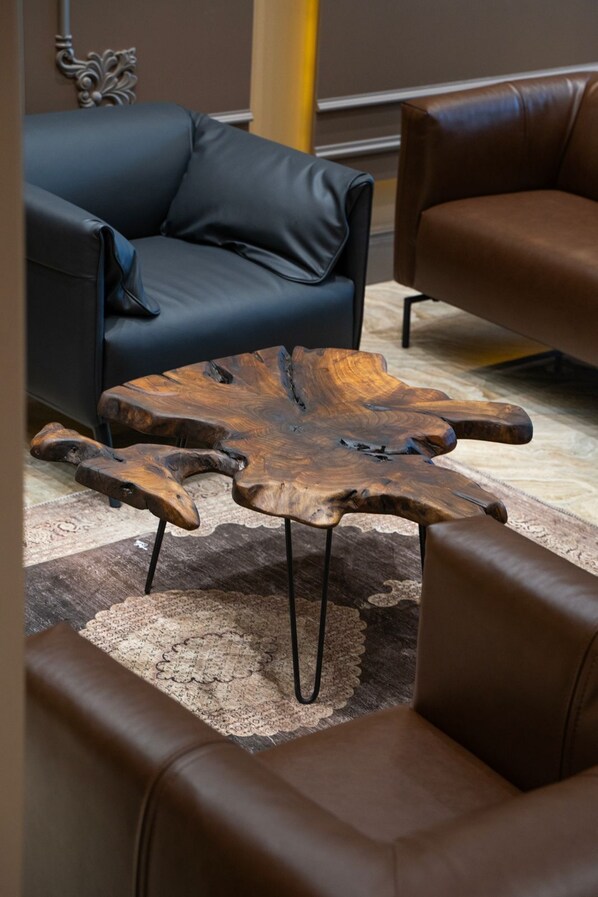 Uydu yayını kanalları bulunan 32 inç akıllı televizyon, ısıtmalı zemin 