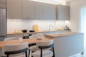 Full-size fridge, microwave, oven, dishwasher - Apeiron Athena Residences (Athens)