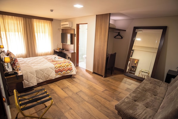 Premium Suite, Lake View | 1 bedroom, in-room safe, blackout drapes, free WiFi