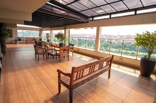 Padom Businesse Hotel