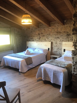 7 dormitorios, tabla de planchar con plancha, wifi gratis y ropa de cama