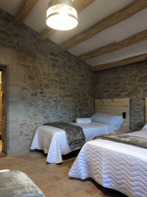 7 slaapkamers, een strijkplank/strijkijzer, gratis wifi, beddengoed