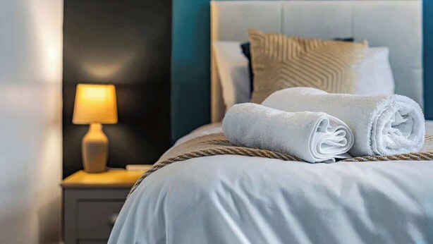 3 habitaciones, tabla de planchar con plancha, wifi y ropa de cama 