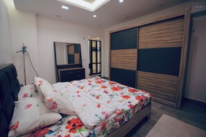 3 bedrooms, desk, iron/ironing board, WiFi