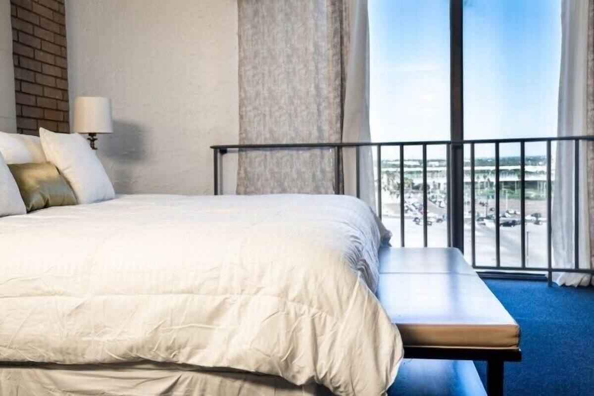 Comfort Single Room, City View