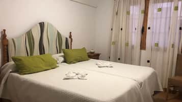 Apartamento Confort, balcón, vistas a la ciudad | 1 dormitorio, cortinas opacas, wifi gratis