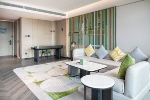 Suite, 1 habitación | Ropa de cama de alta calidad, minibar, caja fuerte