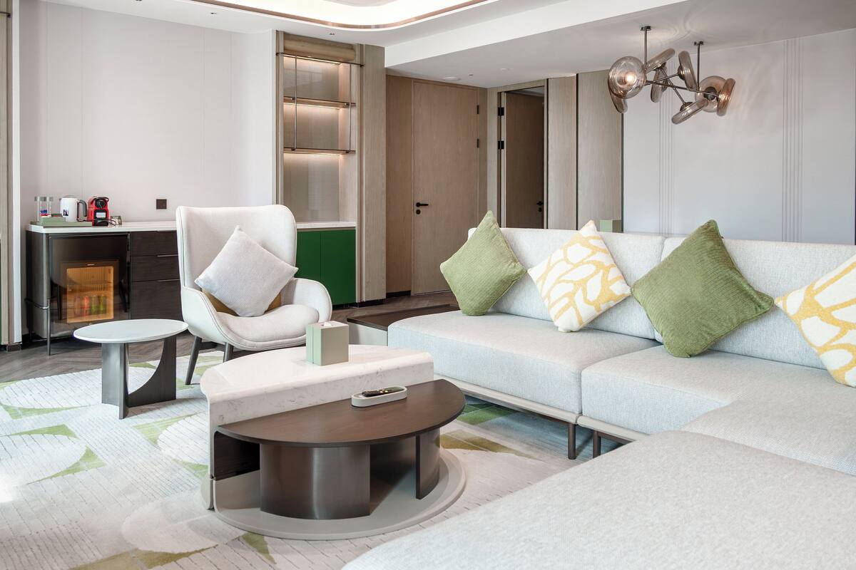 Suite, 1 Bedroom (Kitchen Study Area) | Premium bedding, minibar, in-room safe, blackout drapes