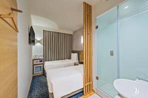 Hypo-allergenic bedding, laptop workspace, soundproofing, free WiFi