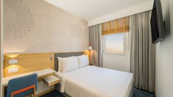 Hypo-allergenic bedding, laptop workspace, soundproofing, free WiFi