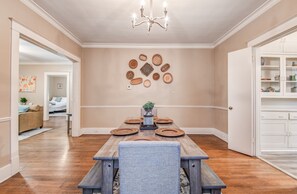 Dining room - Bluemoon Bungalow 2 Units (Memphis)