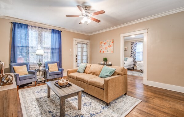 Living area - Bluemoon Bungalow 2 Units (Memphis)