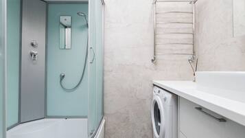 Apartment, Balcony, City View | Bathroom