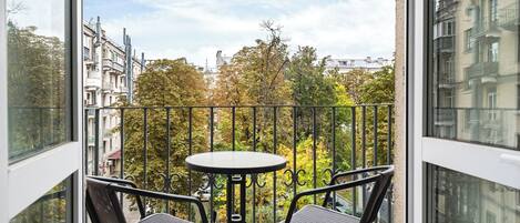 Apartamento, sacada, vista para a cidade | Terraço/pátio