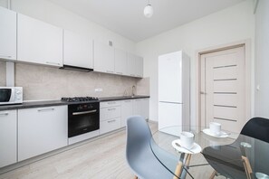 Appartement, balcon, vue ville | Cuisine privée | CafetiÚre/bouilloire, bouilloire électrique