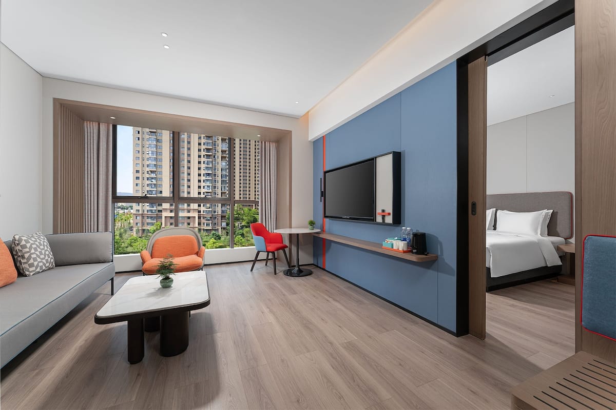 1 Bedroom Suite | Down comforters, desk, laptop workspace, blackout drapes