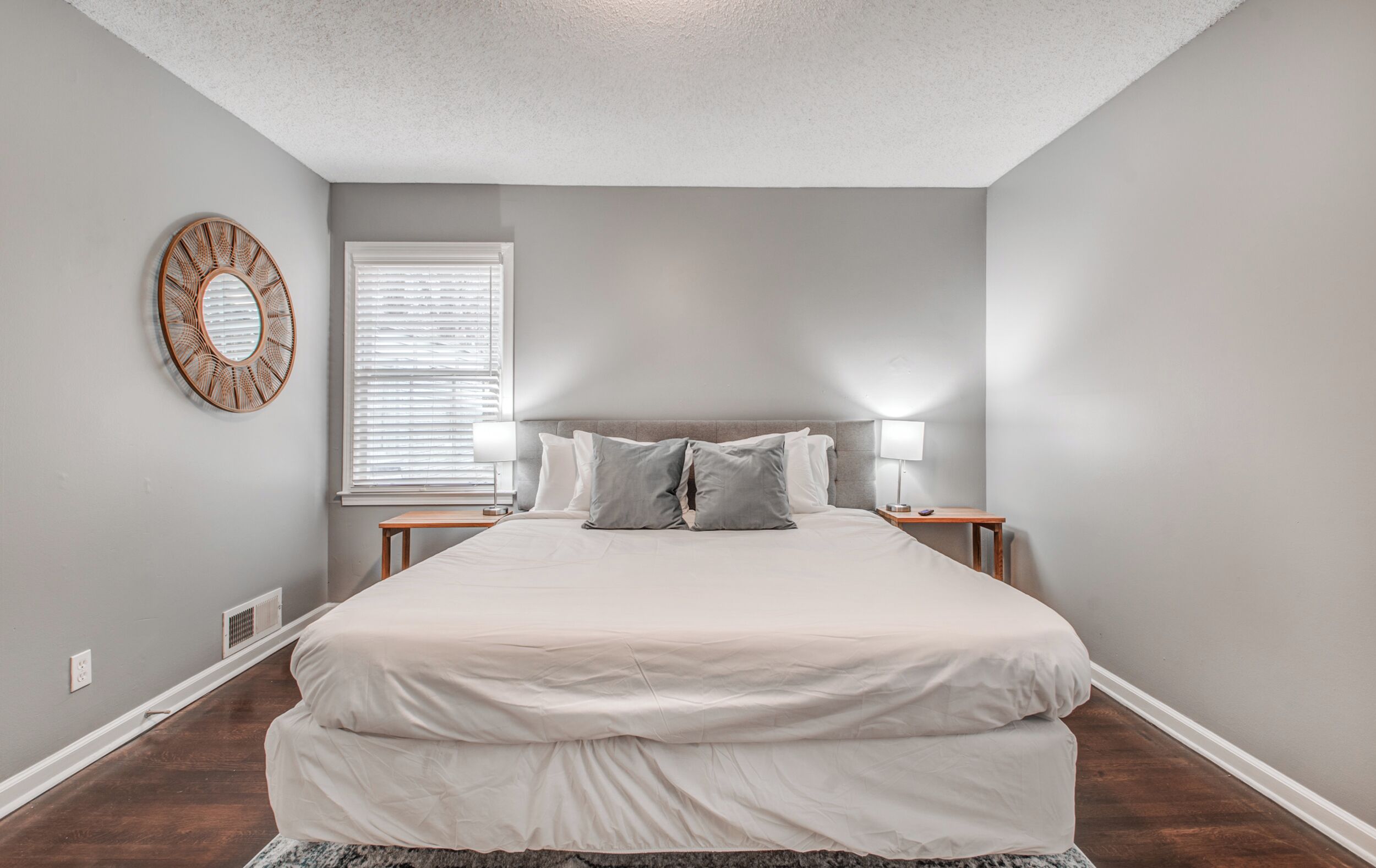 6 habitaciones y tabla de planchar con plancha 