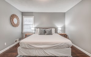 6 Schlafzimmer, Bügeleisen/Bügelbrett