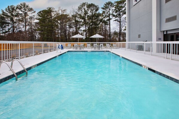 Seasonal outdoor pool - Spark By Hilton Jackson Ridgeland (Jackson)