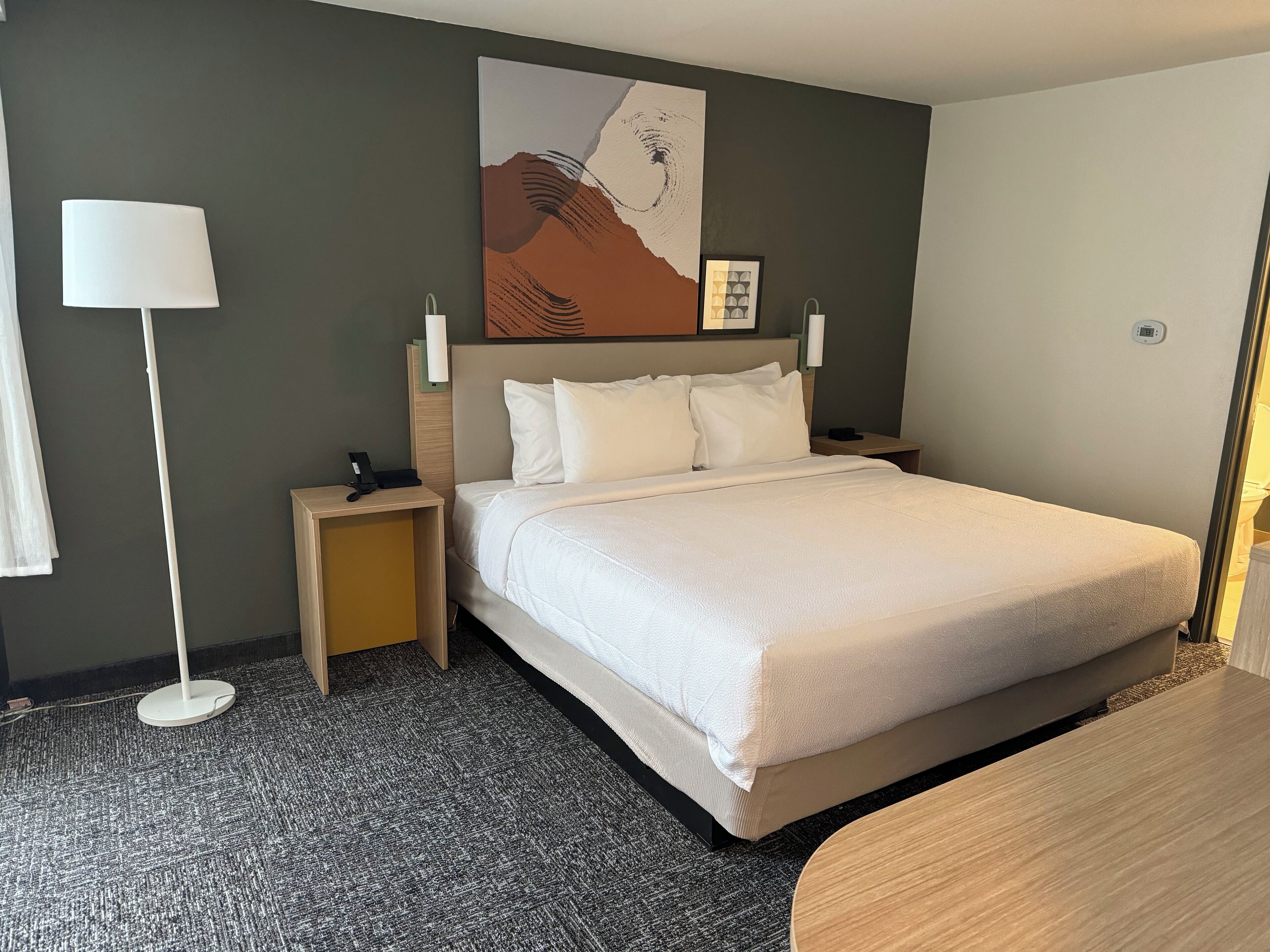 スタジオ キングベッド 1 台 | セーフティボックス (室内)、アイロン / アイロン台、WiFi (無料)、ベッドシーツ