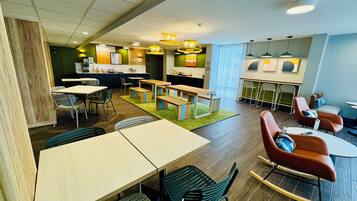 Free daily continental breakfast