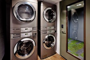 Laundry room - Spark By Hilton Jackson Ridgeland (Jackson)