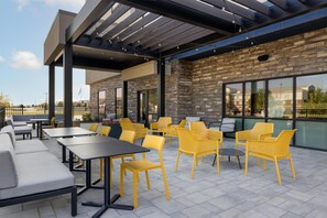 Terrace/patio - Home2 Suites By Hilton Altoona Des Moines (Altoona)