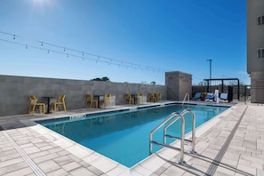 Indoor pool, seasonal outdoor pool, pool loungers