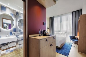 Free minibar items, in-room safe, desk, blackout curtains - Hampton By Hilton Venice Isola Nuova (Venice)
