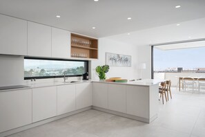 Fridge, microwave, oven, dishwasher - LAGOS DELUXE 1 WITH POOL by HOMING (Lagos)