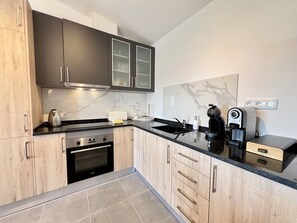 Fridge, microwave, oven, coffee/tea maker