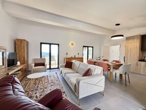 TV - ALGARVE PREMIUM VILLA WITH POOL by HOMING (São Brás de Alportel)