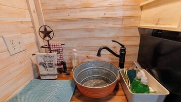 Douche, sĂšche-cheveux, serviettes fournies