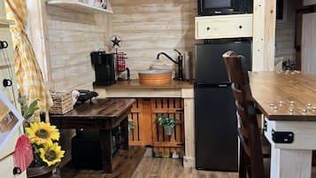 Réfrigérateur, cafetière/bouilloire
