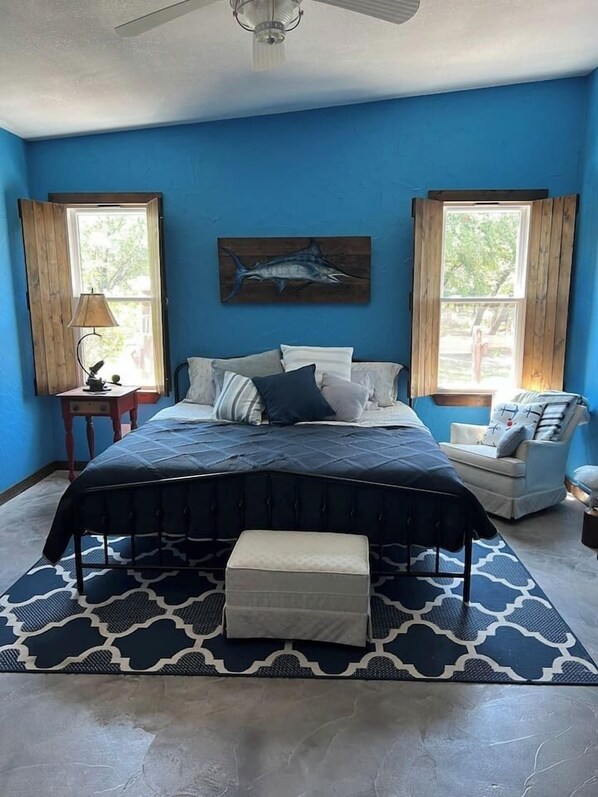 4 habitaciones, tabla de planchar con plancha, cuna de viaje y wifi 