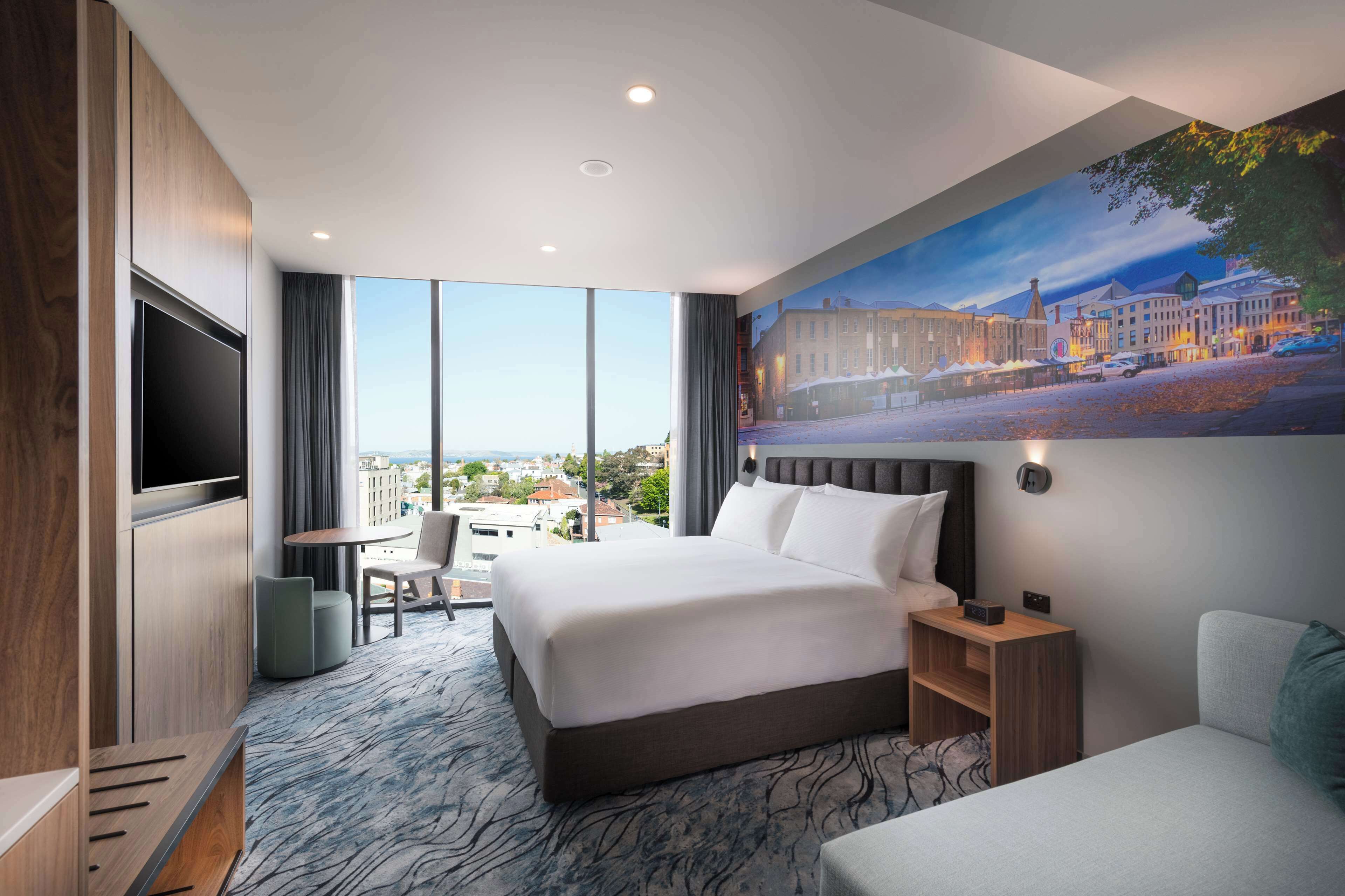 Deluxe Room, 1 King Bed, Bay View