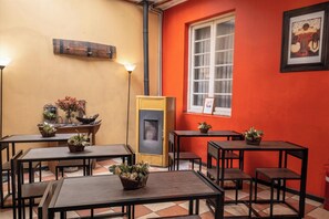 Free daily full breakfast  - Hotel Empresarial (Los Angeles)