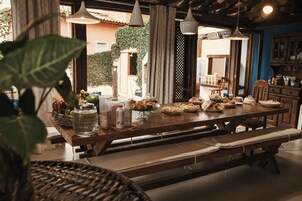 Desayuno continental gratuito y diario