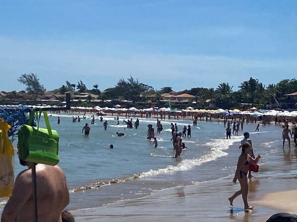 靠近海滩、白沙、小屋（收费）、瑜伽