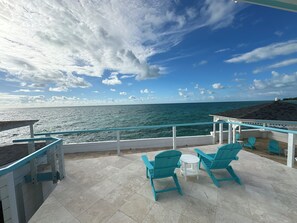 Terrace/patio - Unbelievable Ocean Front Property & Spacious 6-bedroom house in beautiful Nassau (Nassau)